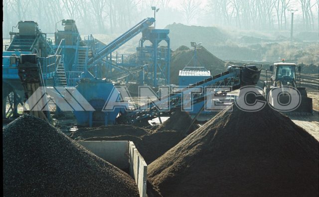 tazba strku tazne stroje anteco strkopiesky horna sec areal tazba strku kamenivo okrasne kamene stavebny material nitra levice